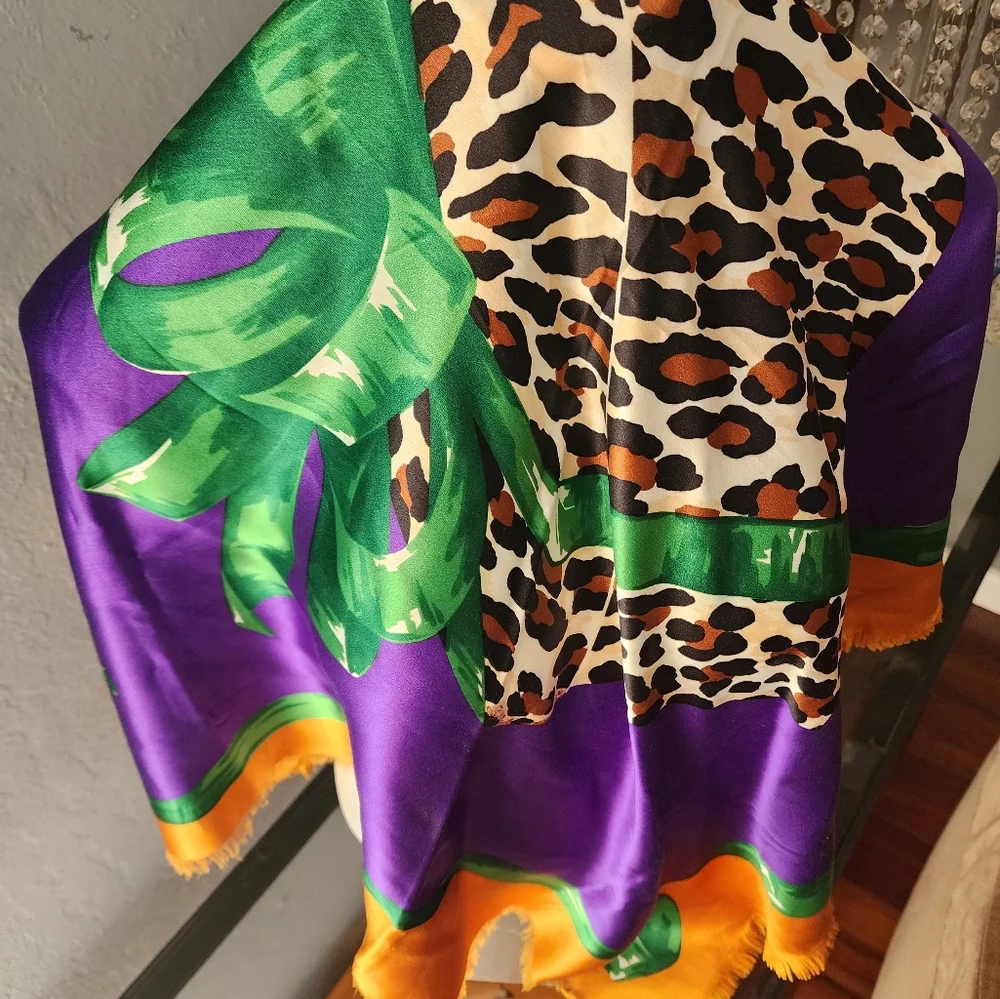 Silk Silk Baby~ Christian Dior Pop of Color!🐆 - Picture 7 of 8